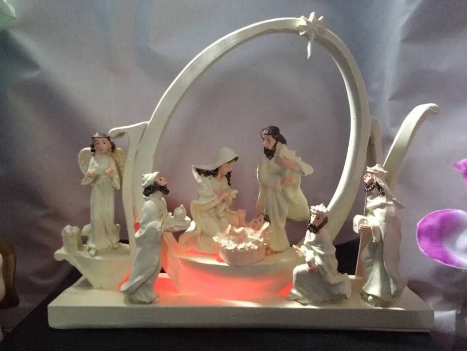 Crèche de Noël blanche