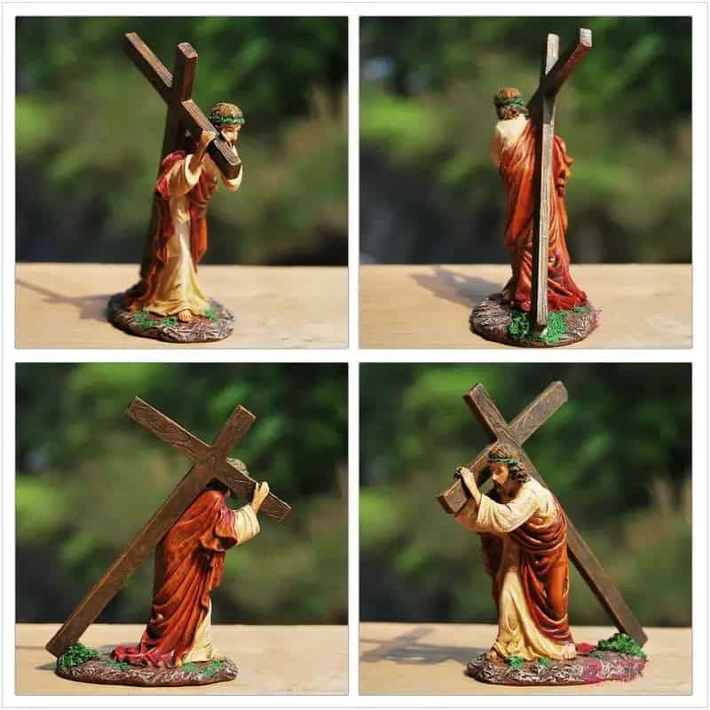 Jesus portement de croix statue