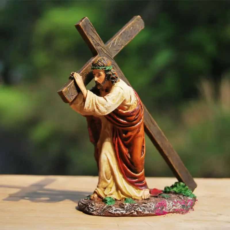 Jesus portement de croix statue