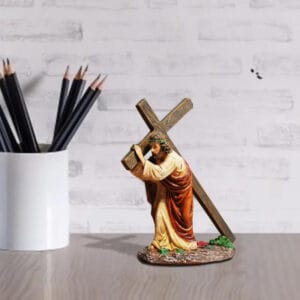 Jesus portement de croix statue