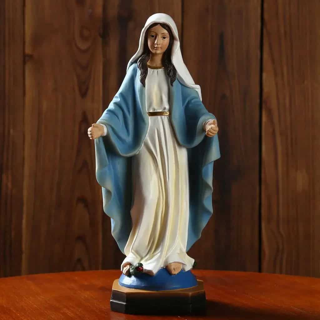 Statue de la vierge marie